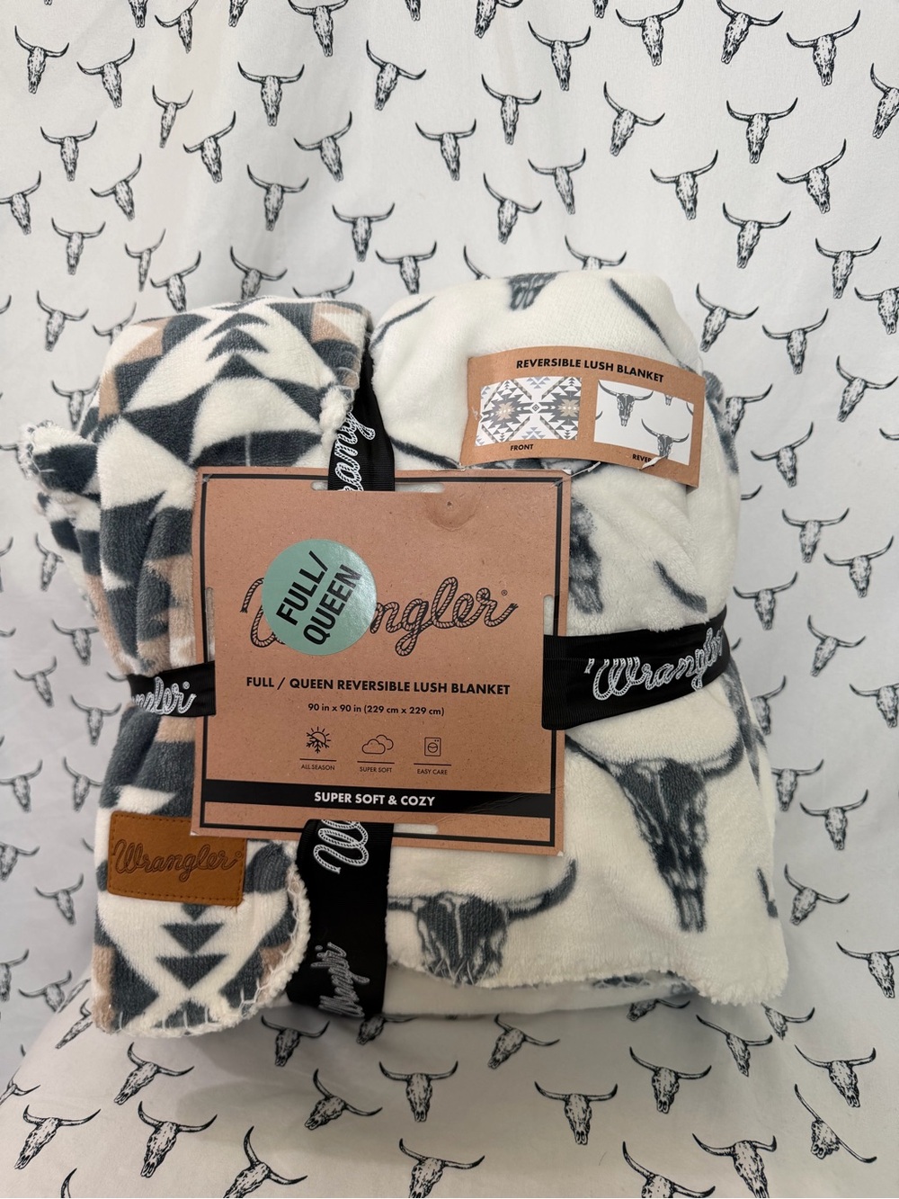Wrangler Reversible Plush Blanket in Cream, gray ,Tan